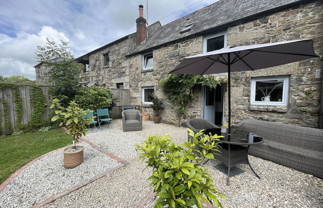 Beautiful Character Cottage - With Hot Tub - Photo 22