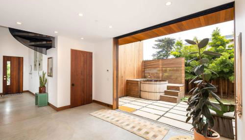 Modern indoor-outdoor living wHot Tub Walk to Beaches & Mountain Trails - Foto 3