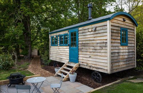 Oak Tree Shepherds Hut Chatsworth Estate - Photo 2