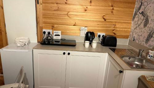 Summerfields Lodge - Photo 2