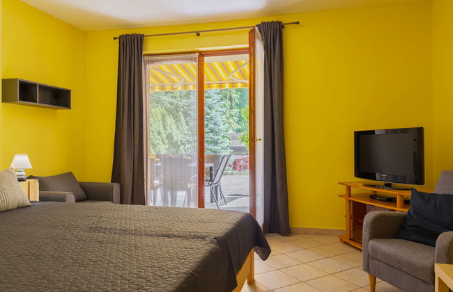 4 bedroom Apartment in Balatonszárszó with garden and terrace - Photo 6