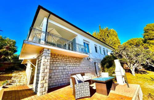 Villa Renata, bellissima villa con terrazzo vista mare e spiaggia inclusa - Foto 29