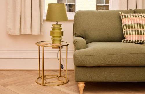 The Corner by the Castle - Photo 3