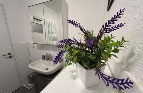 Spacious Apartment with Balcony - nearby Schlosspark - APOLONIAliving - Foto 60