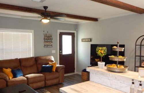 Lakefront Oasis with Private Hot Tub - Foto 3