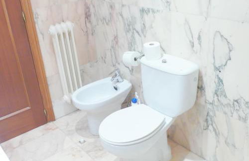 Apartamento luminoso, funcional y amplio en zona hospitalaria - Photo 23