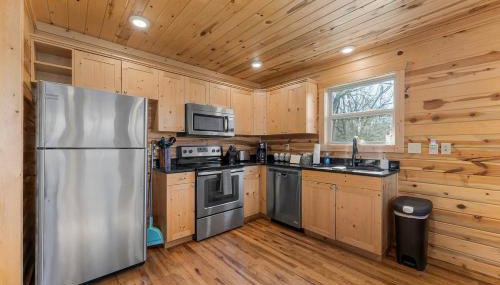 Cabin 1 - Peaceful Cabin Near River with Fire Pit and Hot Tub - Foto 3