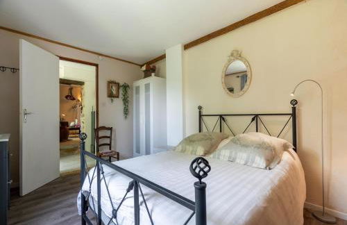 Majestic Holiday Home in Laroque With hot tub - Foto 44