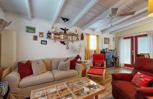 Cozy Dog-Friendly House Near Water with Enclosed Yard, Grill, & Equipped Kitchen - Photo 9