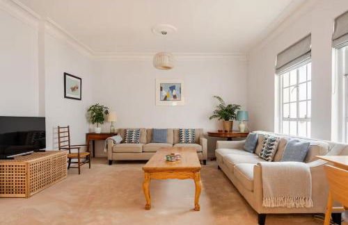 Nordic Regency Apartment - Photo 25