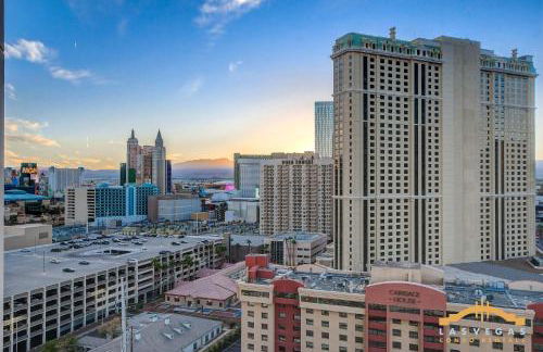 MGM Signature-17-801 1Br2Ba F1 Strip View Balcony - Foto 41