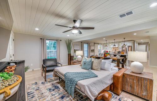 Hot Tub! Family Haven 3 Mi to Lake Ray Roberts - Foto 1