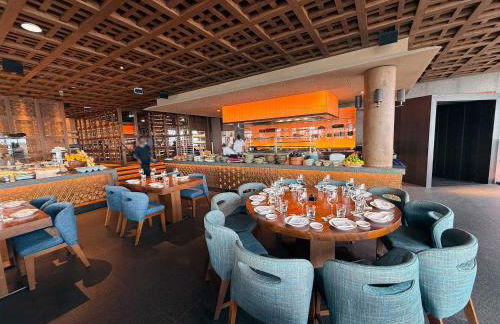 Luxury Family 2BR - Prime Location, Walk to Beach & Shopping, Sunny Balcony - By Totolulu Cannes Hoche - Foto 61