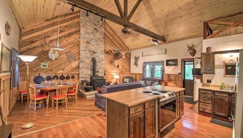 Waters Edge Retreat with Deck on Patoka Lake! - Foto 3