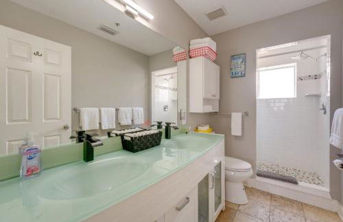 Coastal Sea Side Townhome - Walk to Beach! - Foto 23