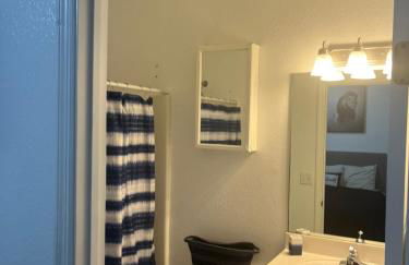 3 Bed 3 Bath Townhome - Foto 23