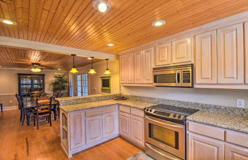 Serving Southern Charm at this Clarkesville House! - Foto 9