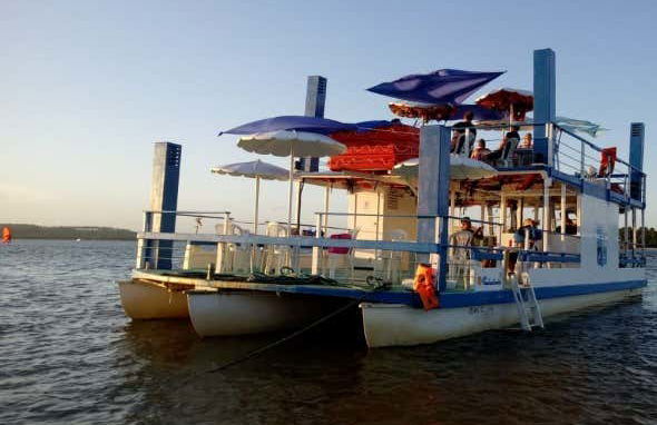 Passeio de barco gastronômico pela lagoa de Guaraíras - Foto 2