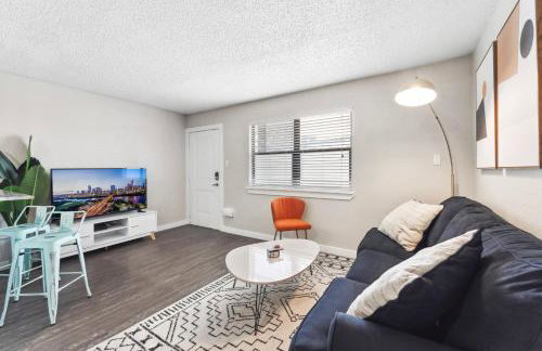 Economy King Bed Suites w Pool, Next to Downtown - Foto 35