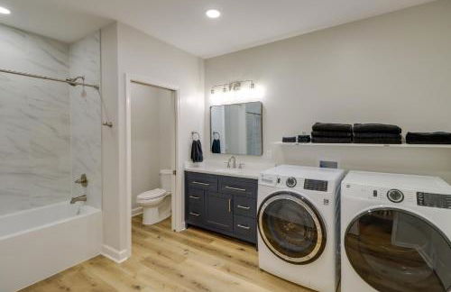 Luxury Lakefront Retreat with Deck and Patio! - Foto 32