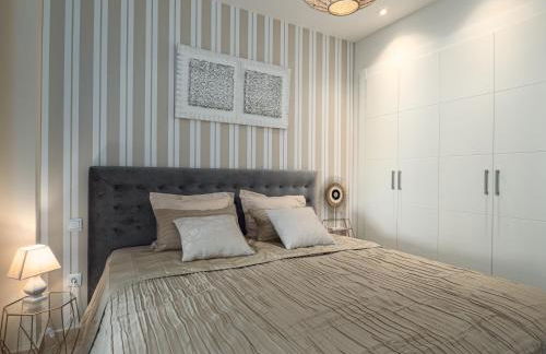 Amazing Two Bedroom Apartment in Los Flamingos, Marbella - Photo 15