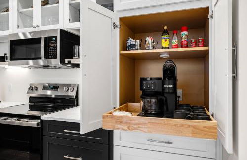 Hygge Hideaway - Breathtaking Lake View & Hot Tub - Foto 12