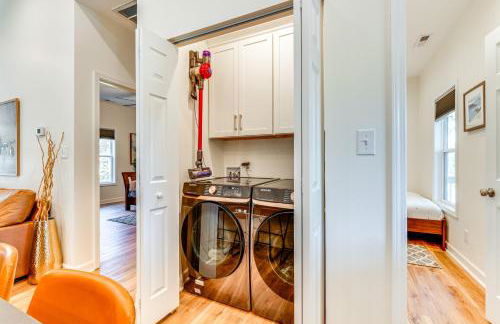 Waterfront Lake Hickory Retreat with Private Dock! - Foto 8