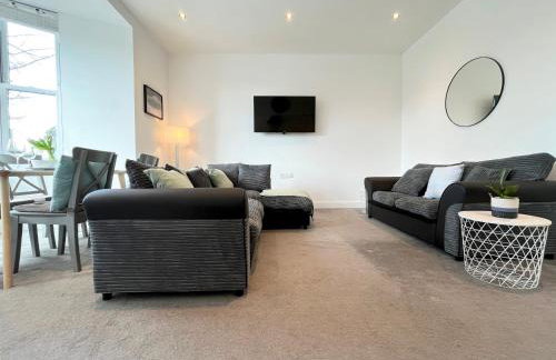 Spacious Apartment~Parking~Close to Seafront - Photo 1