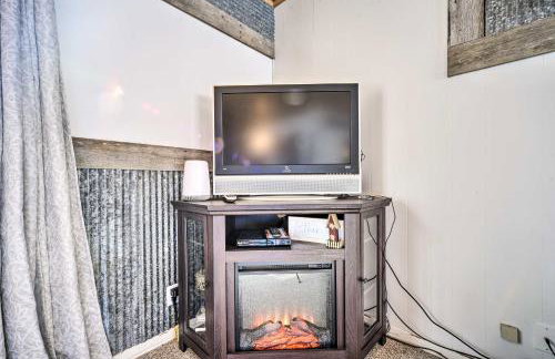 Family Home - Walk to Town and Balsam Lake! - Foto 13