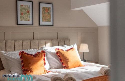 Large 4BR - Ideal Long Stays - Parking - Fast WiFi - Foto 6