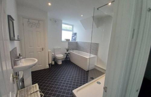 Mabon House near Zip World Tower and Bike Park Wales - Foto 50