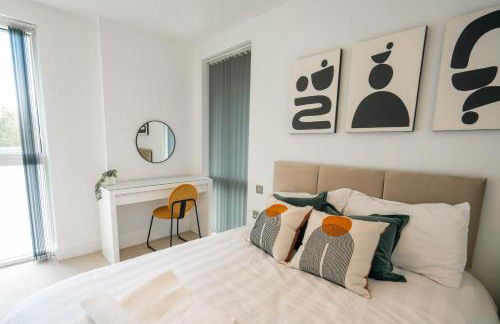 Modern 2 Bedroom with Superking Bed & Balcony views Near Wembley - Foto 16