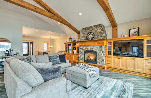 Dock, Hot Tub and Game Room Luxe Lake Latoka Home - Foto 6