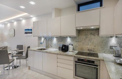 Luxurious 2 King-size bed flat with Patio - Foto 2