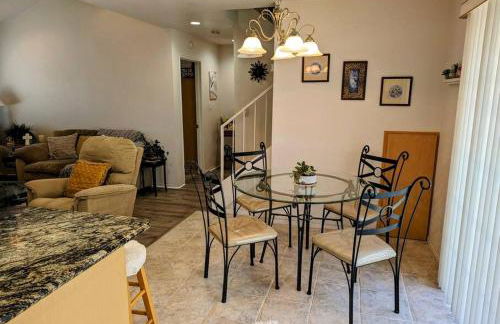 5 Minutes to South Bay Beaches! Private 2 bedroom 2 bath 2 level home with patio Excellent value! - Foto 3