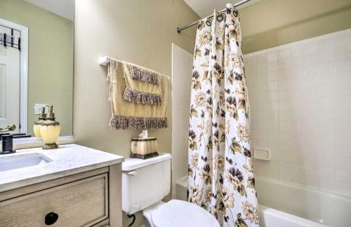 Pond-View Deck and Pool Table Woodbridge Haven! - Foto 16