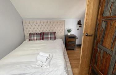 Luxurious, Unique & Elegant Cottage with Hot Tub - Foto 18