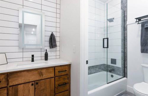 38-Acres of Luxury: 9BR, Indoor Pool, Gym, Near ND - Foto 3