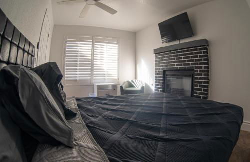 Comfy Expansive Home - Near the Strip - Heated Pool - Foto 30