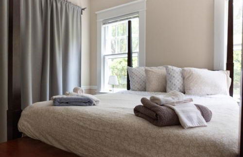 Spacious 2BR in Grand Old Home, Downtown Durham - Photo 56