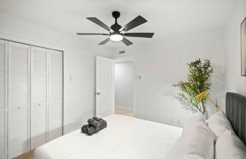 5-BD 2 5-BA Modern Retreat w Games & Hot Tub - Foto 20