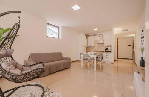 Unico Apt 8, 4 ospiti, parcheggio gratis, 10 minuti da Venezia - Photo 12