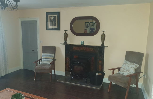 Captivating 3-bed House - Photo 7