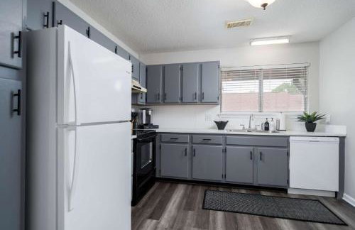 Grand Lakes Condo - Renovated 2BR-1 5BA Condo - Near UA - Foto 9