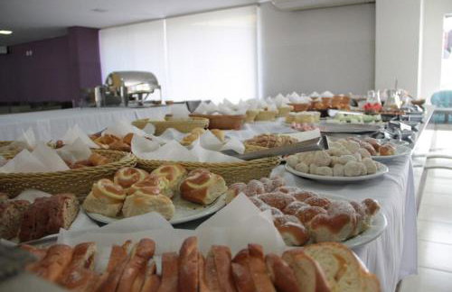 Flat Familiar a 400 metros do Hot Park com Piscinas e Conforto - Foto 41