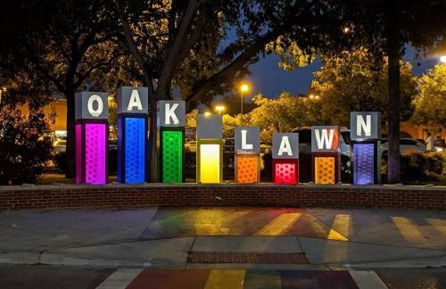 Luxury Oak Lawn Home | Game Room, Parking, Balcony - Foto 41