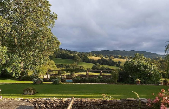 Shephards Hut With Hot Tub in the Cotswolds - Foto 9