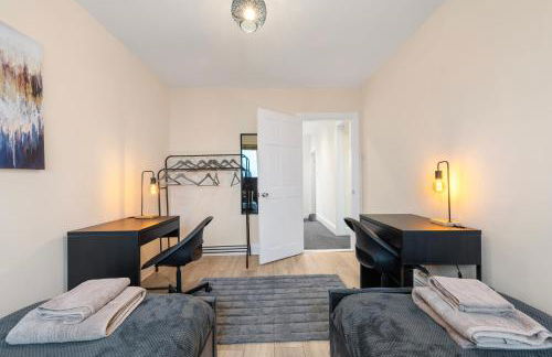 Spacious 6-Bed with Pool Table Desks in every room - Foto 19