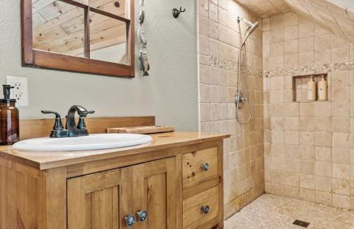 Winter Hideaway Lakeside Cabin Snowmobile - Foto 17