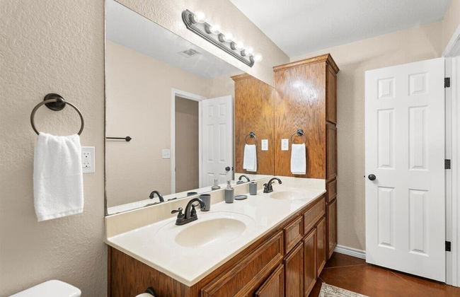 Spacious 3BR Home in Amazing Location - Photo 49